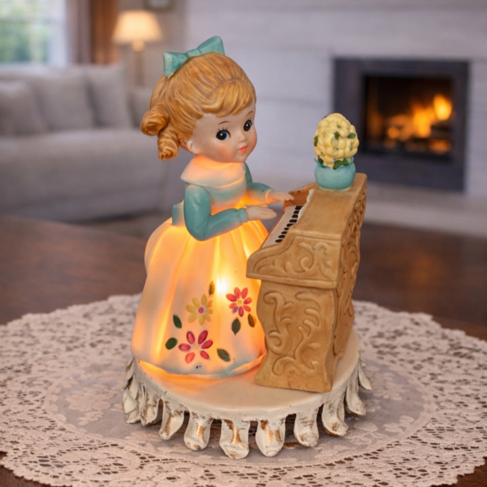 Vintage 70’s Aladdin Giftware Girl playing The Piano Nightlite